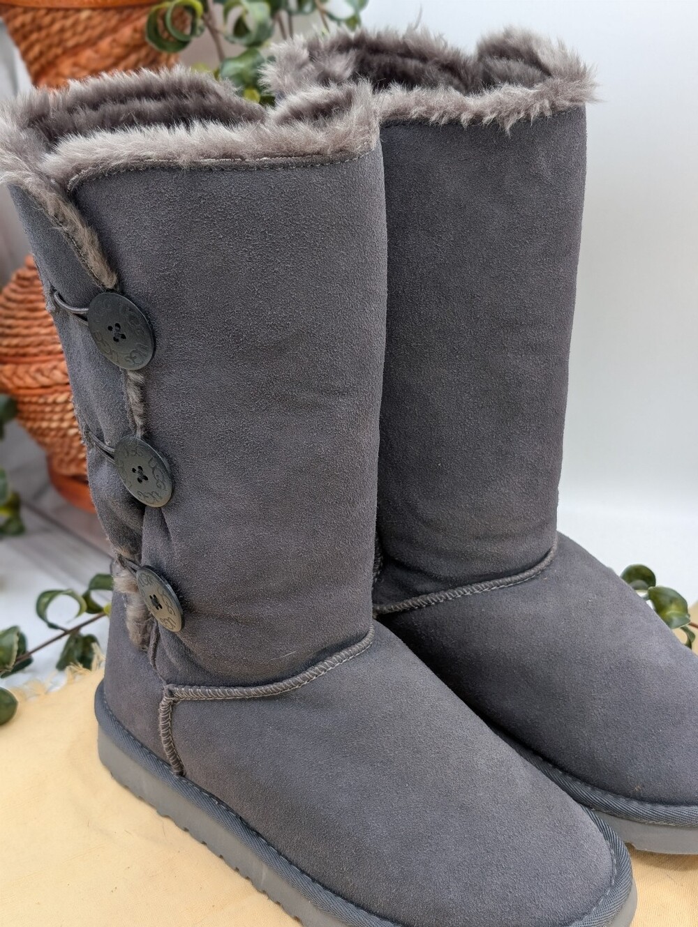 UGG Bailey Button Triplet Gray Sheepskin Boots Women Size 7 Cozy Winter Classic